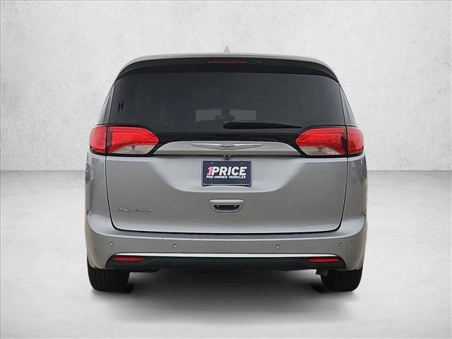 Used 2020 Chrysler Pacifica Touring-L FWD image 7