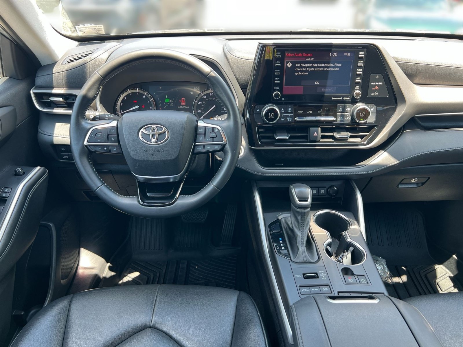 Used 2021 Toyota Highlander XLE AWD/4WD image 23