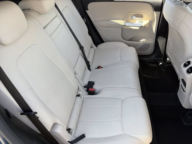 Used 2021 Mercedes-Benz GLB 250 4MATIC w/ Premium Package image 14