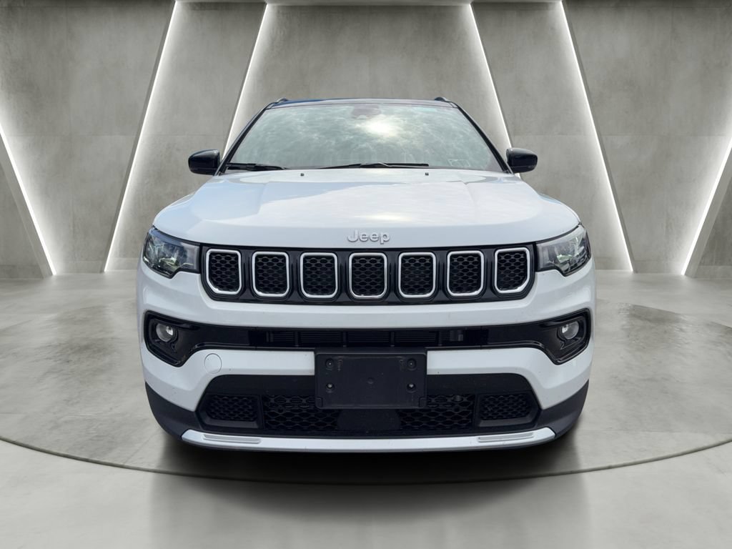 Used 2023 Jeep Compass Limited AWD/4WD image 2