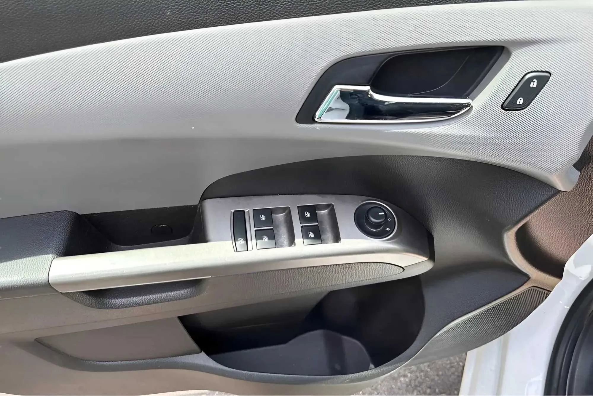 Used 2020 Chevrolet Sonic Premier image 13