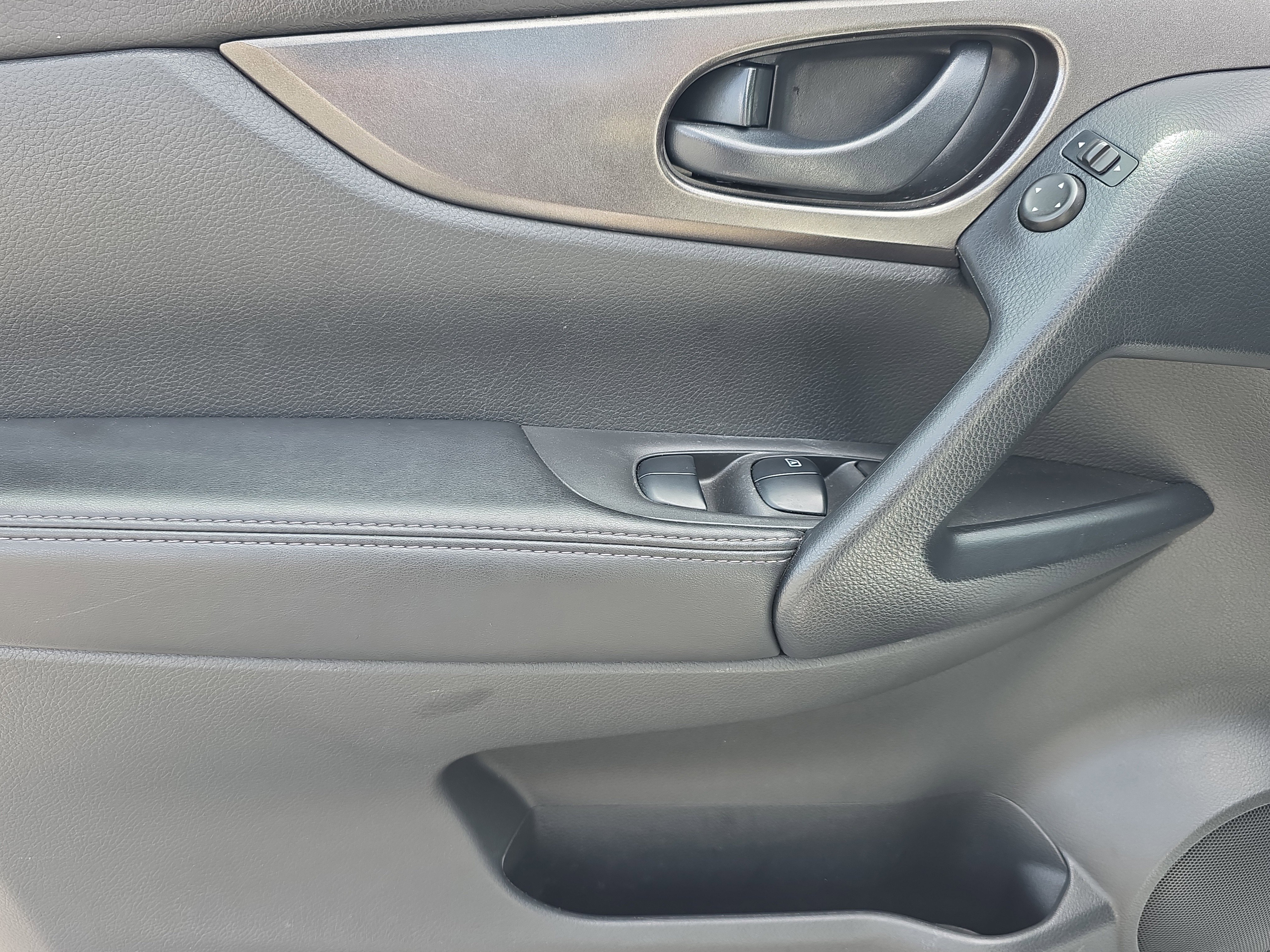 Used 2020 Nissan Rogue Sport S image 19