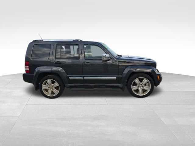 Used 2011 Jeep Liberty Limited Jet w/ Exterior Appearance Group AWD/4WD video 5