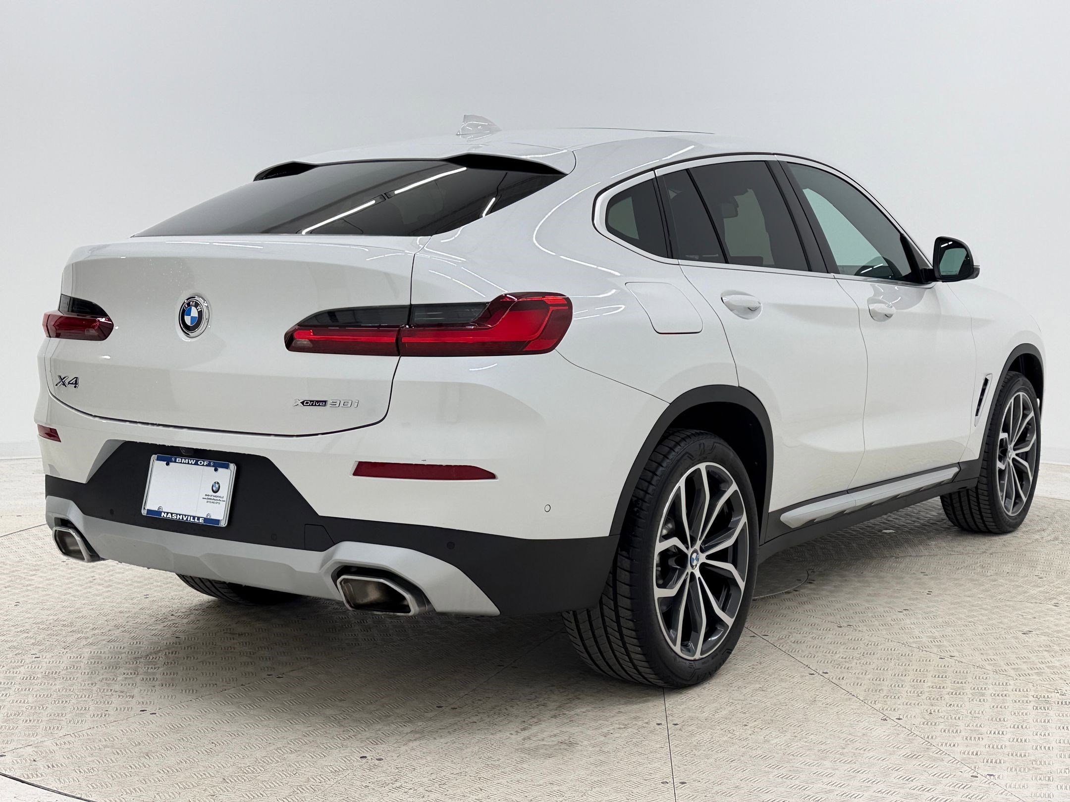 Certified 2025 BMW X4 xDrive30i w/ Premium Package image 9