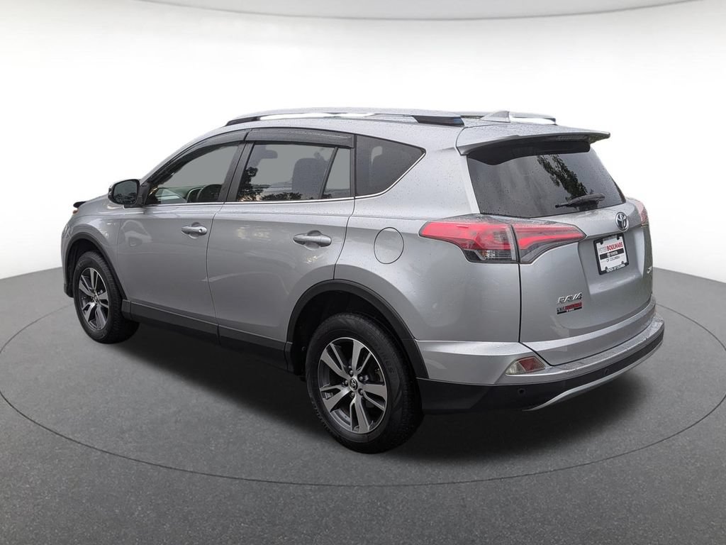 Used 2018 Toyota RAV4 XLE FWD image 16