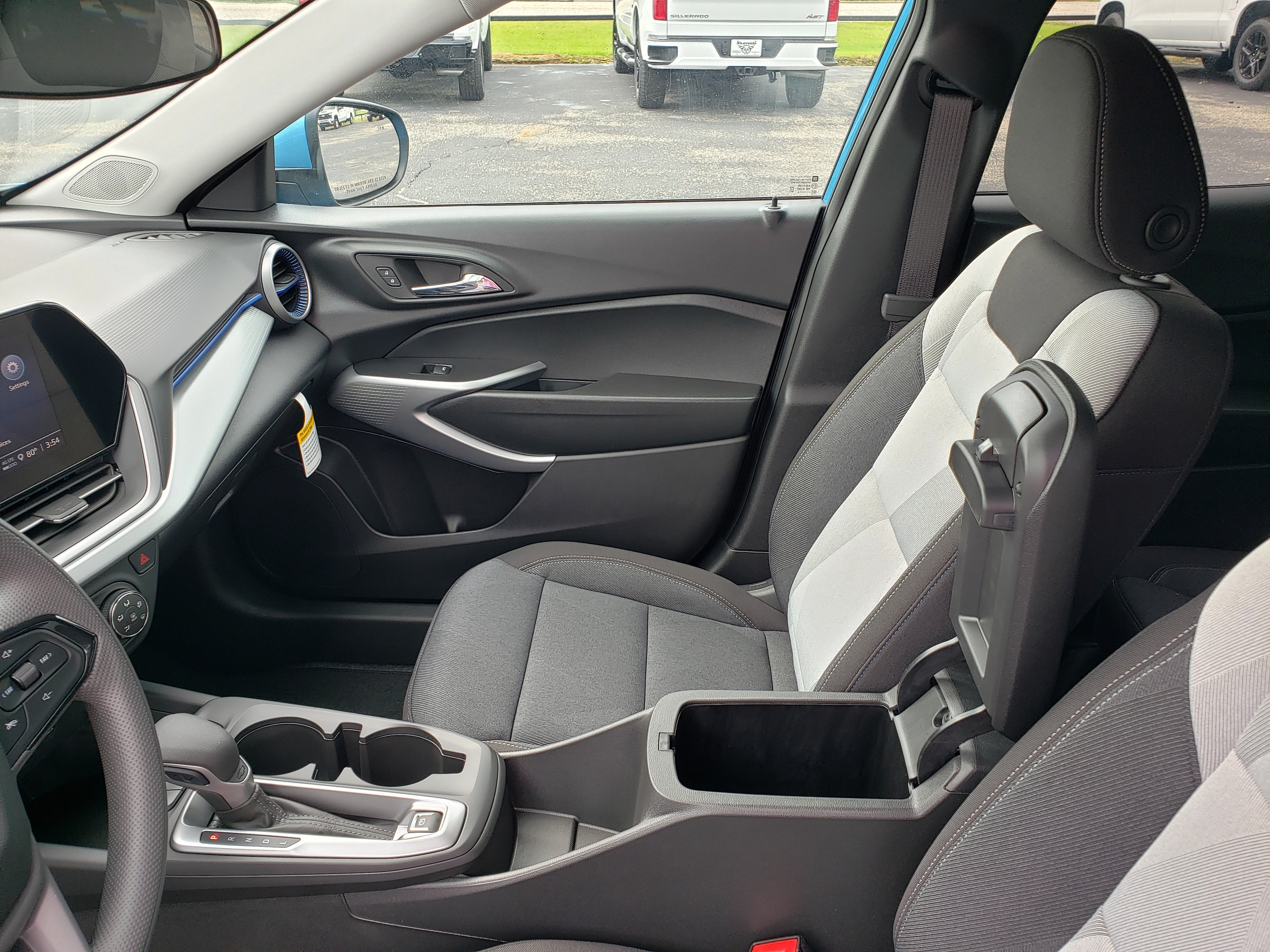 New 2026 Chevrolet Trax LS w/ LS Convenience Package FWD image 27