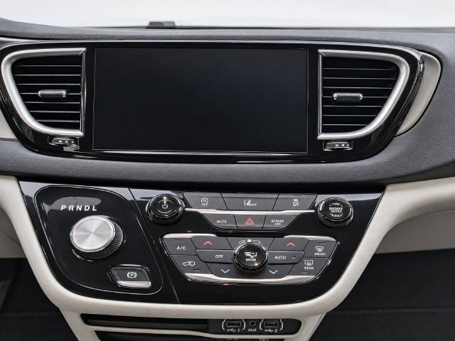 Used 2022 Chrysler Pacifica Touring-L FWD image 22