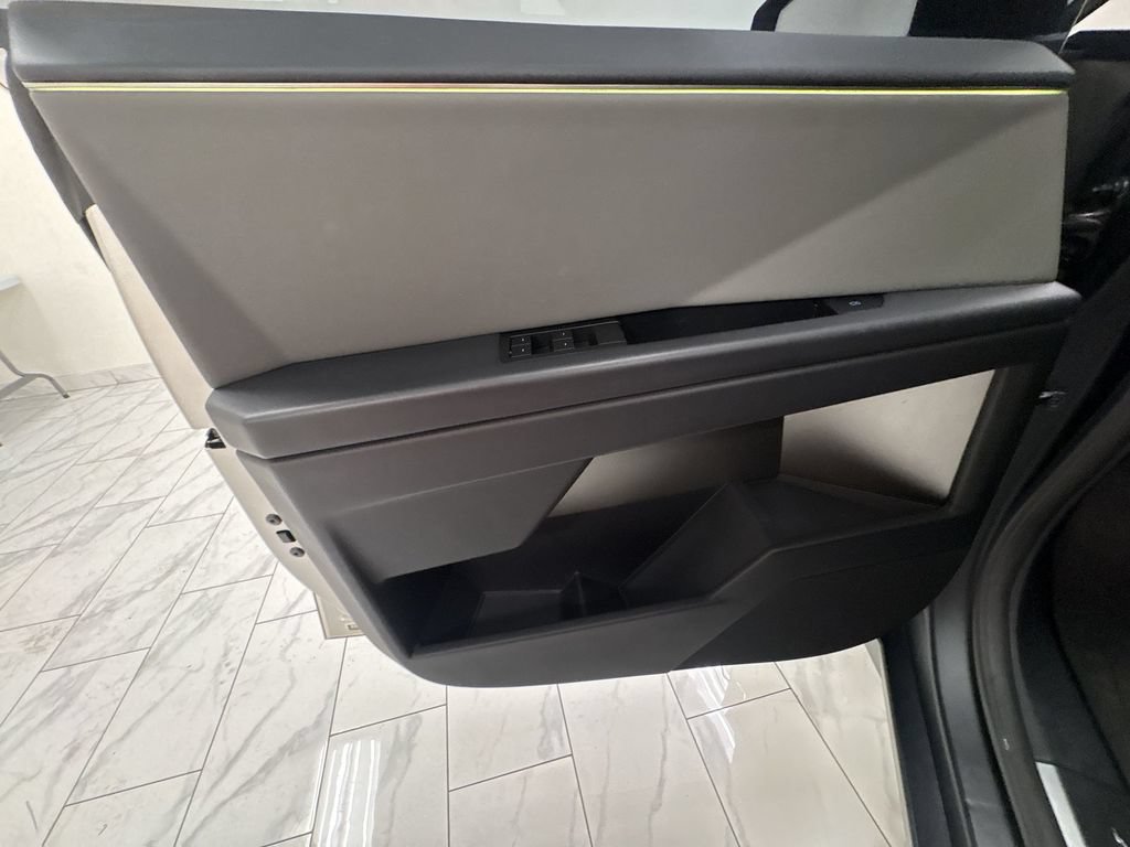 Used 2025 Tesla Cybertruck AWD Crew Cab image 23