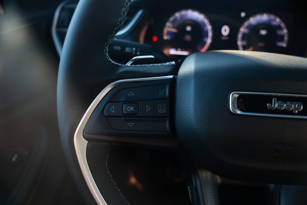 New 2025 Jeep Grand Cherokee Altitude image 16