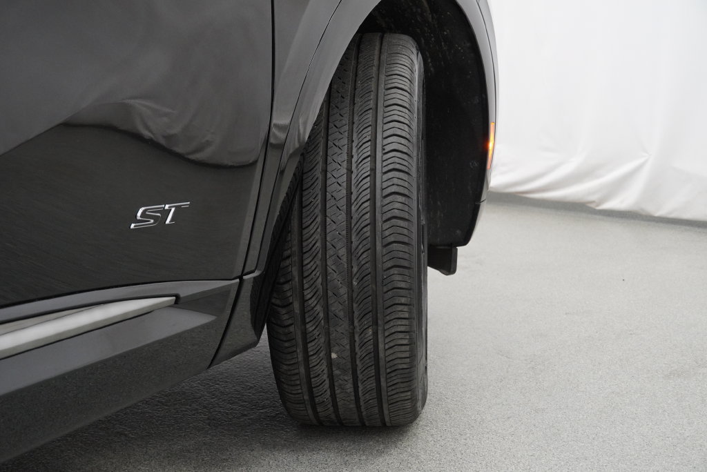 Certified 2025 Buick Envision Sport Touring AWD/4WD image 19