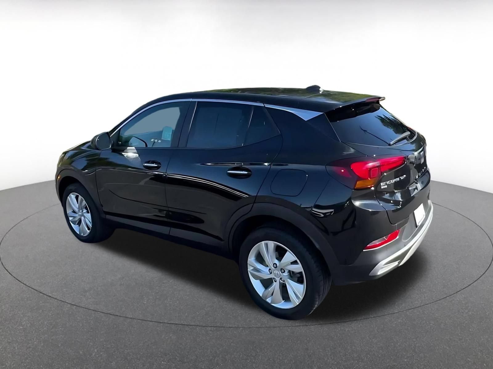 Used 2025 Buick Encore GX Preferred AWD/4WD image 9