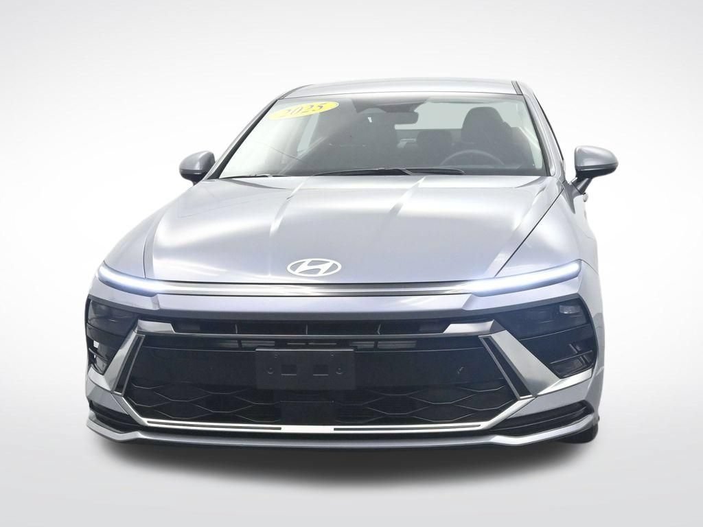 Used 2025 Hyundai Sonata SEL FWD image 2