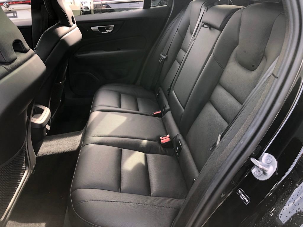 Used 2025 Volvo V60 B5 Cross Country Plus image 34