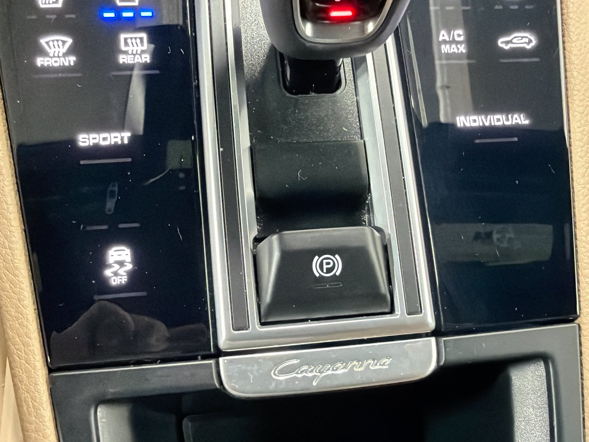 Certified 2023 Porsche Cayenne Platinum Edition AWD/4WD image 29