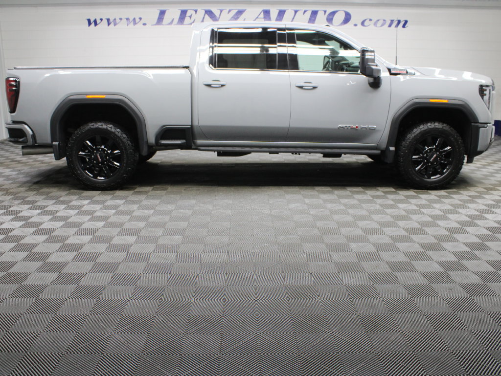 Used 2025 GMC Sierra 2500 AT4 AWD/4WD image 2
