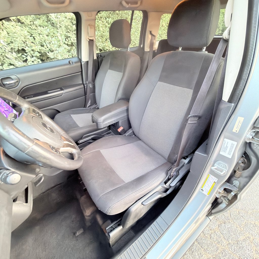 Used 2014 Jeep Patriot Latitude AWD/4WD image 7