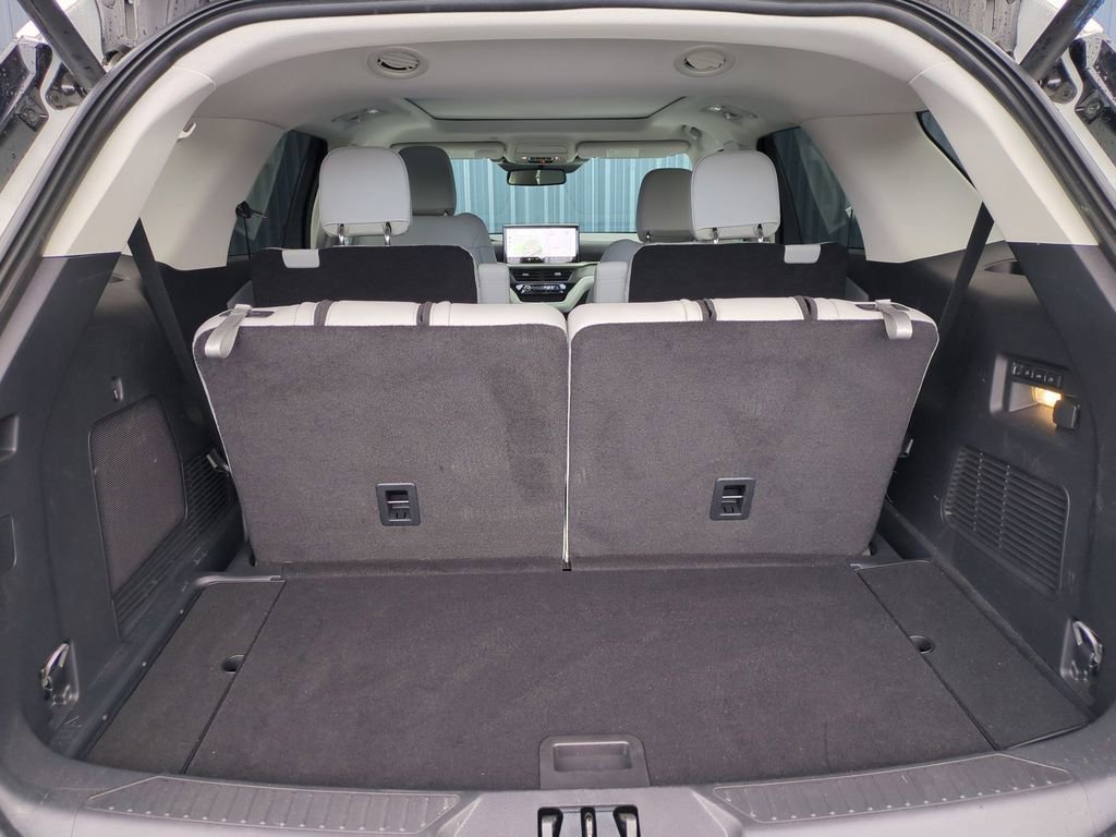 Certified 2025 Ford Explorer Platinum w/ Ultimate Package RWD image 8