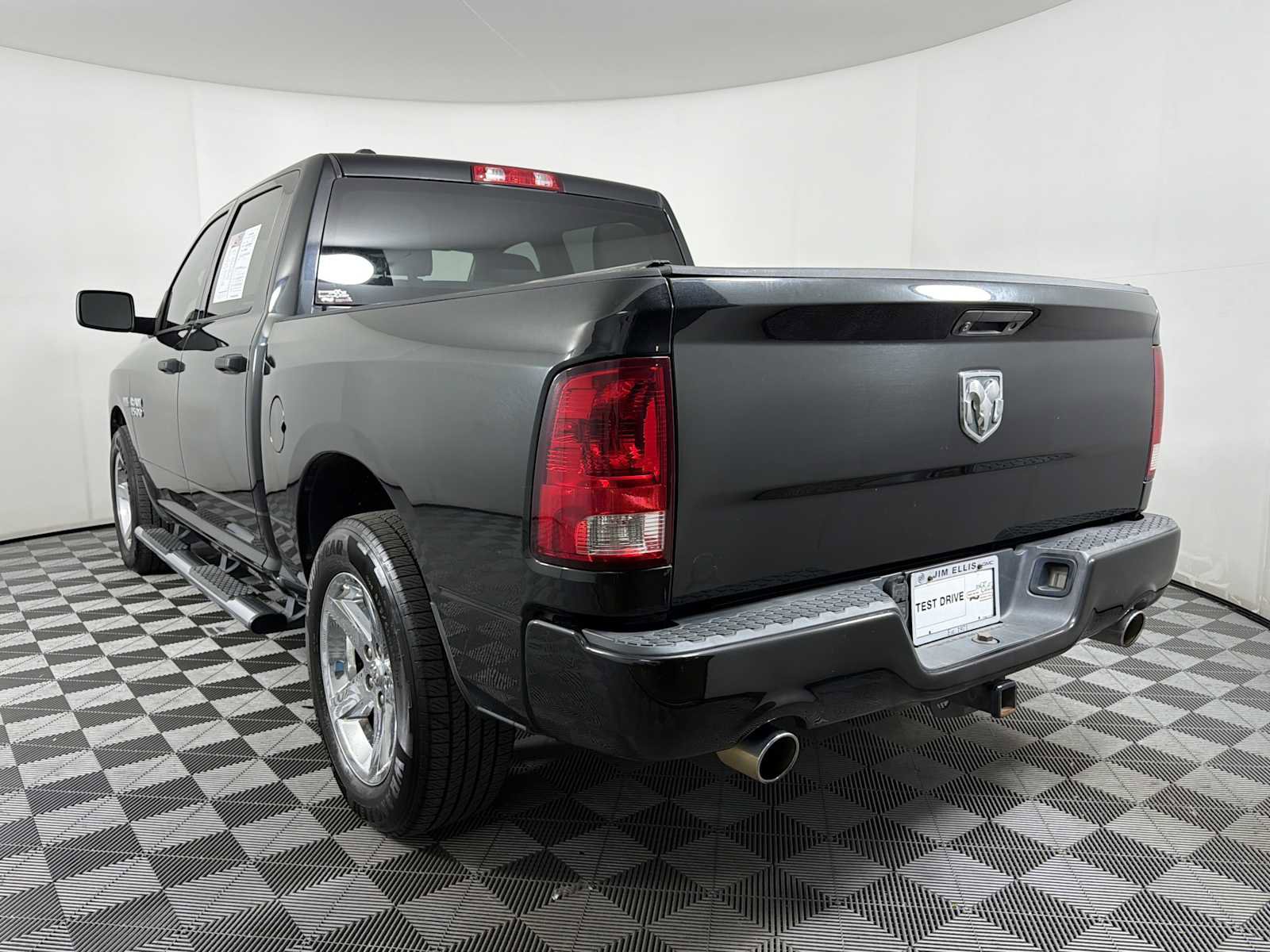 Used 2015 RAM 1500 Express RWD image 4
