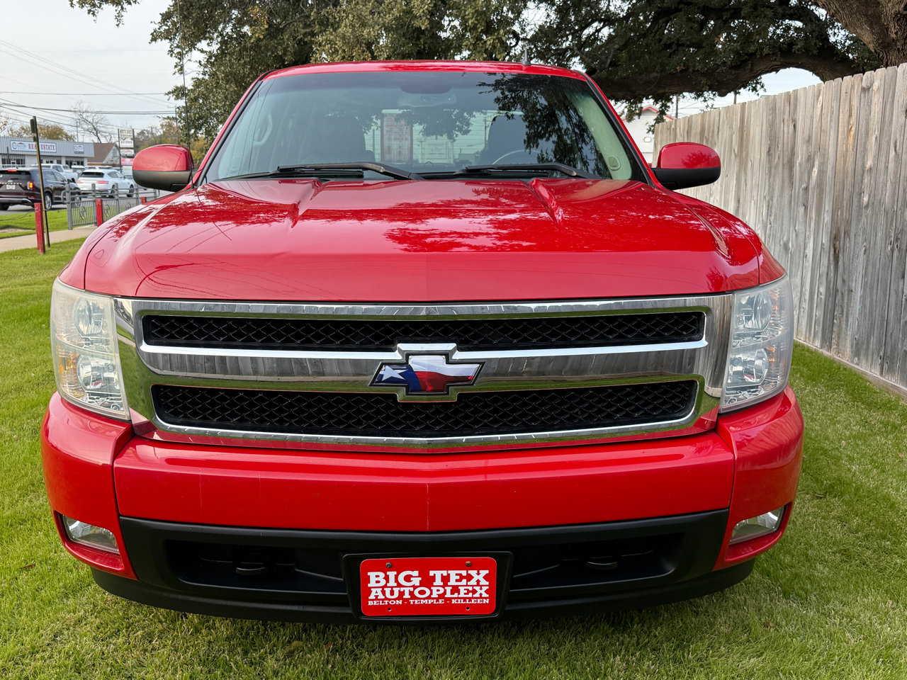 Used 2008 Chevrolet Silverado 1500 LTZ w/ EZ-Lift Tailgate Package image 3