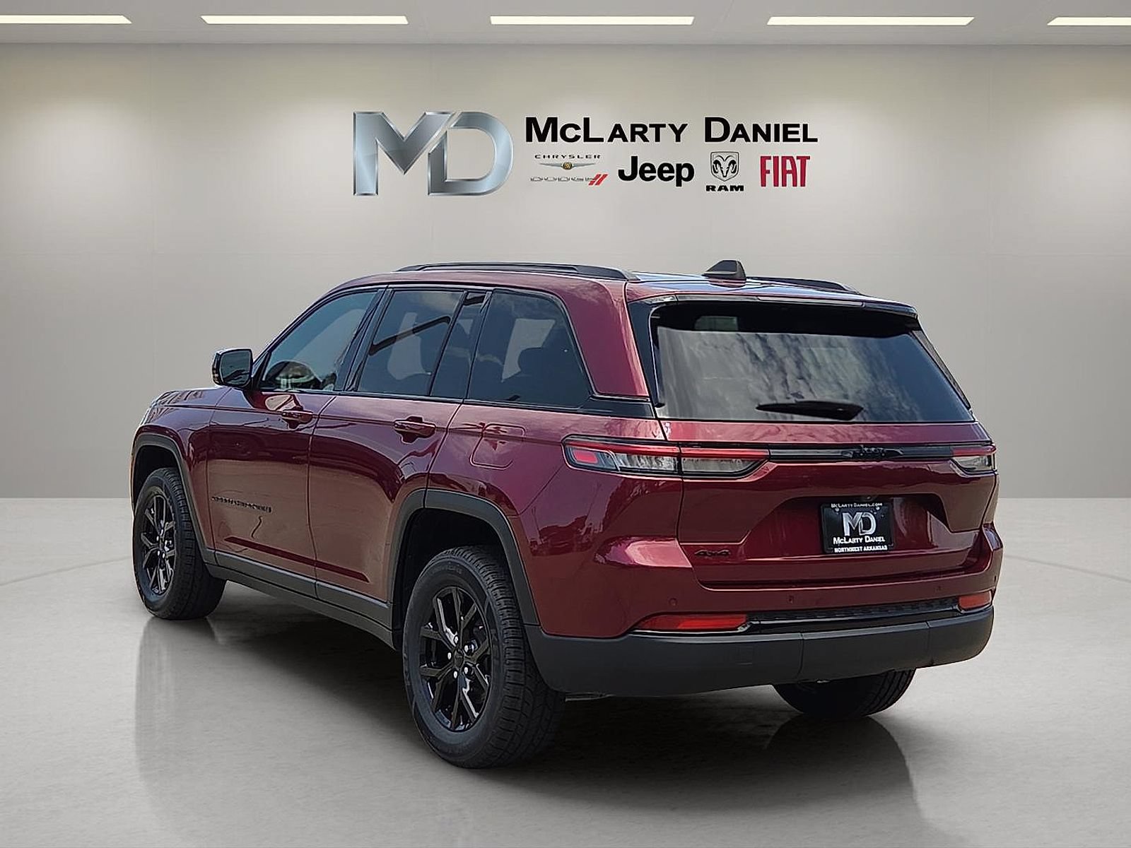Used 2024 Jeep Grand Cherokee Altitude AWD/4WD image 4
