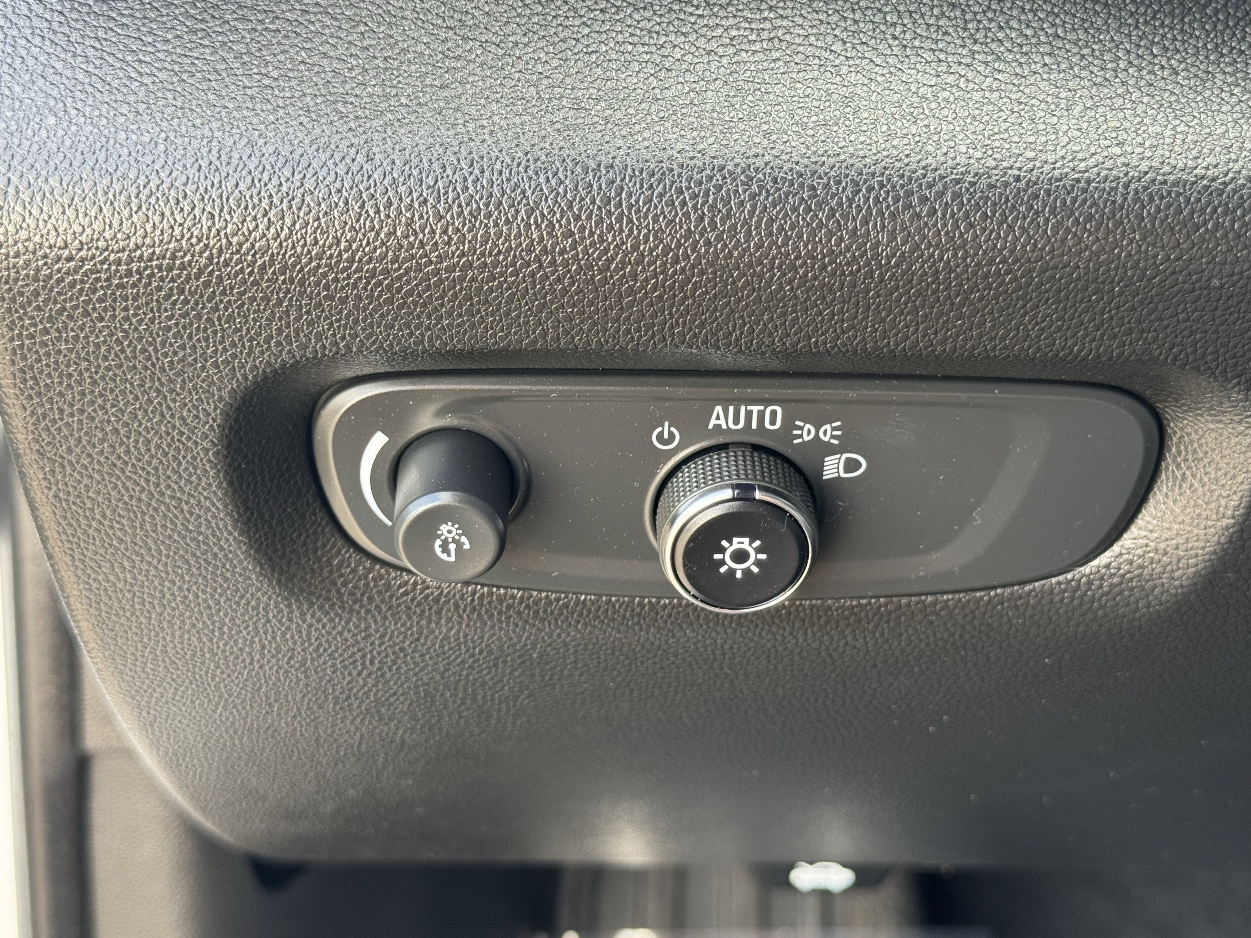 Used 2023 Chevrolet Traverse RS image 25