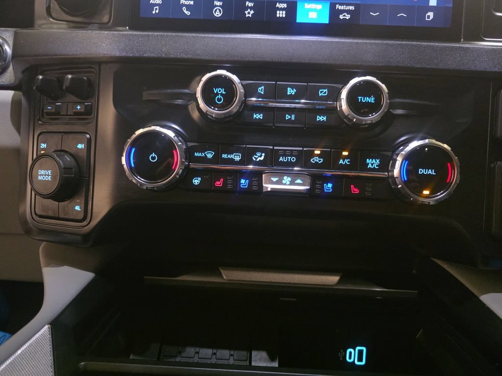 Used 2024 Ford F450 Limited w/ FX4 Off-Road Package AWD/4WD image 32