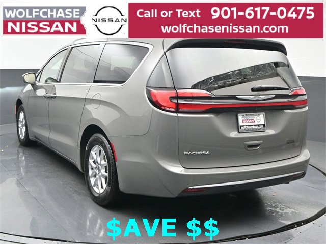Used 2022 Chrysler Pacifica Touring-L image 4