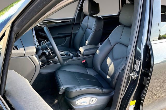 Used 2026 Porsche Macan AWD/4WD image 20