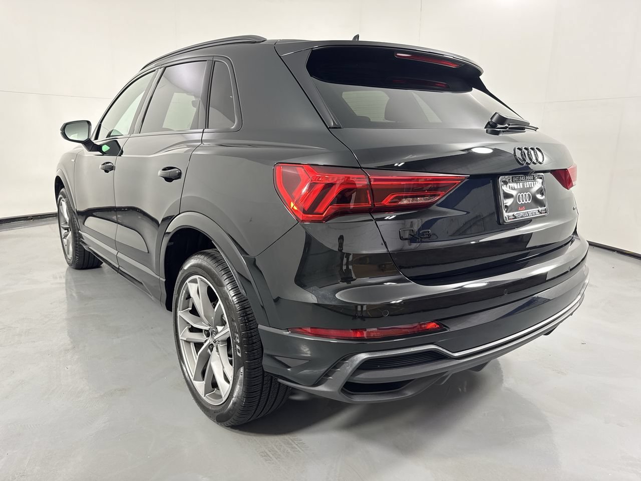 Used 2023 Audi Q3 2.0T Premium Plus w/ Premium Plus Package AWD/4WD image 31
