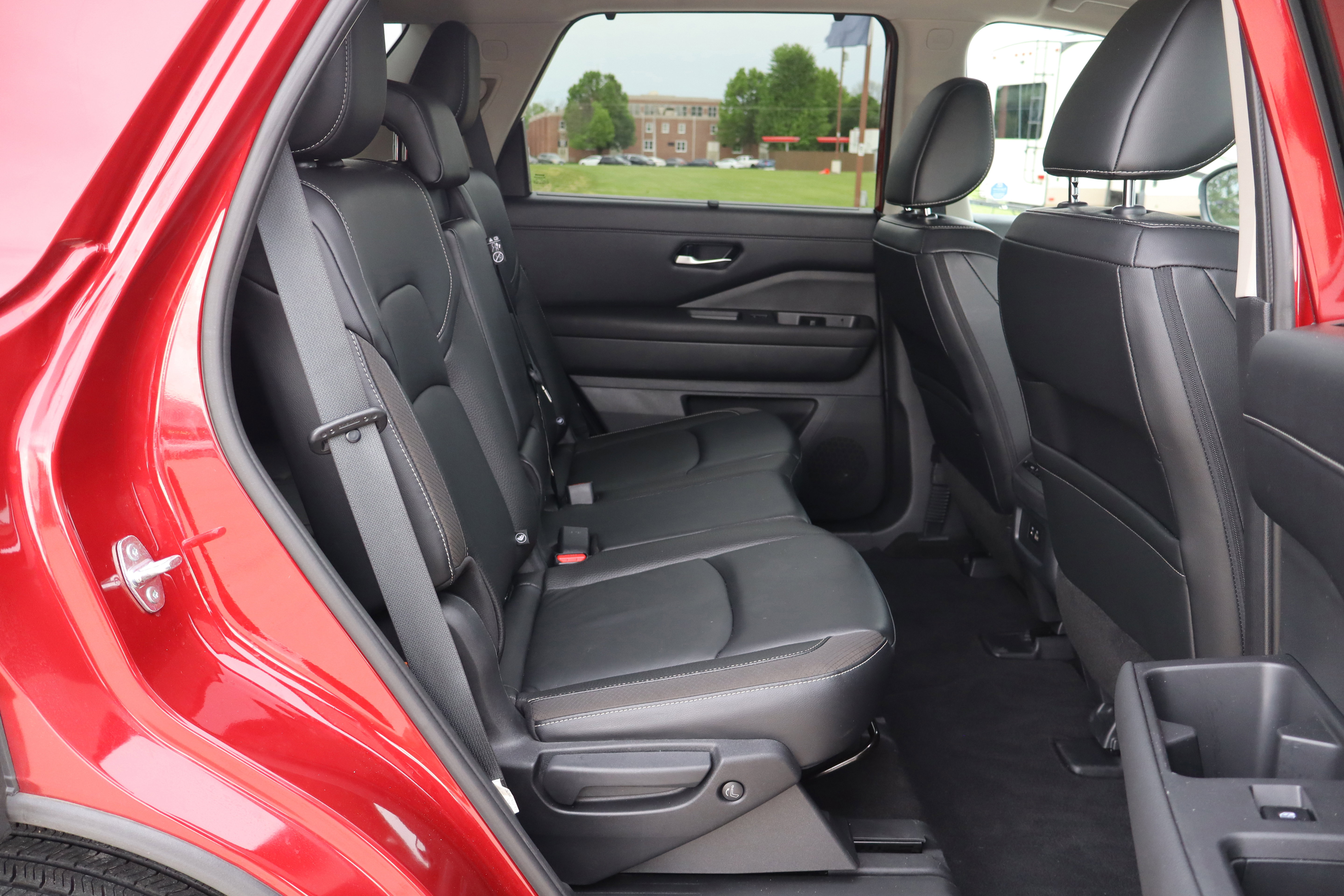 Used 2023 Nissan Pathfinder SL AWD/4WD image 14