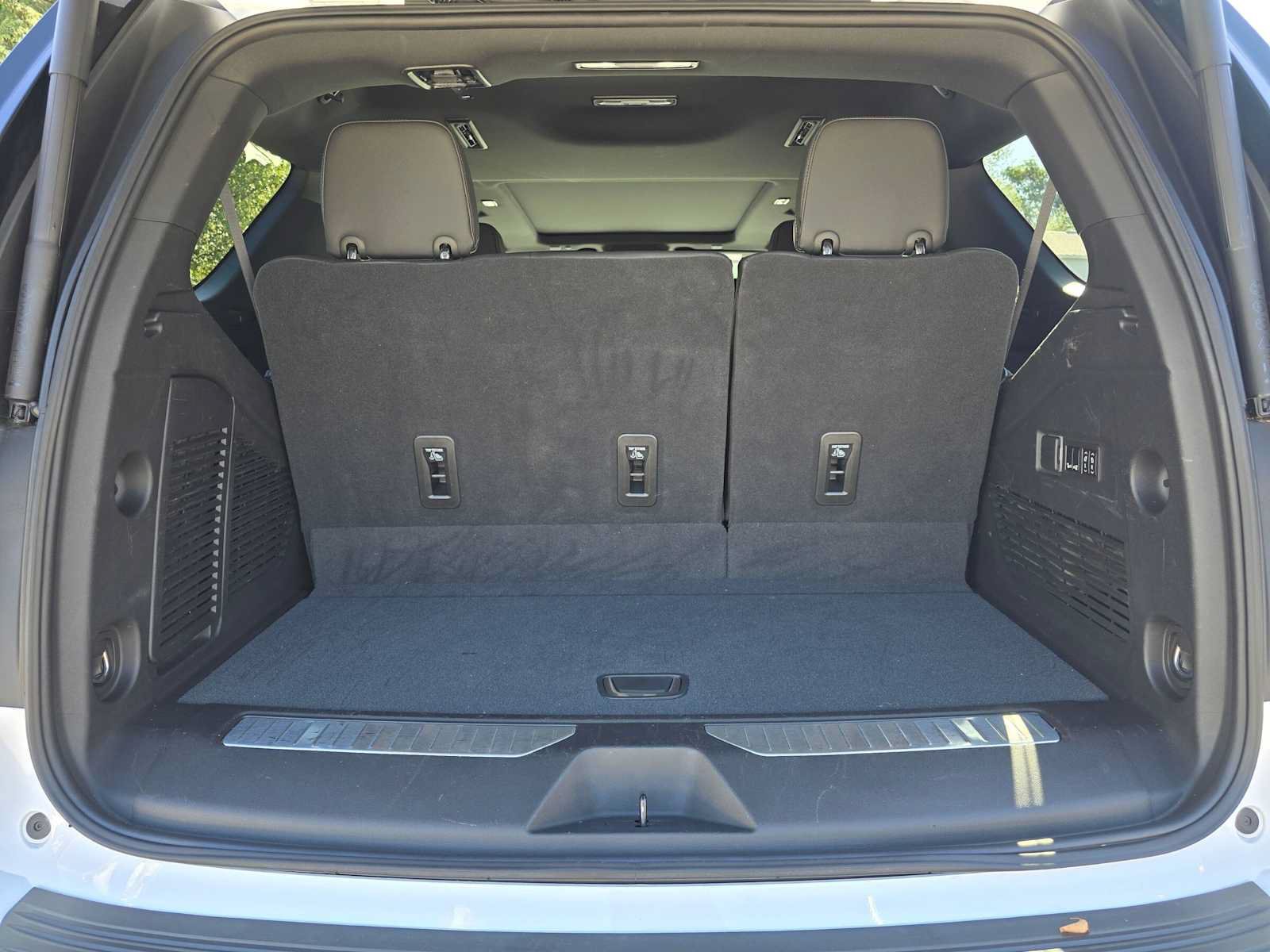 Used 2023 Chevrolet Tahoe Premier w/ Advanced Technology Package AWD/4WD image 14
