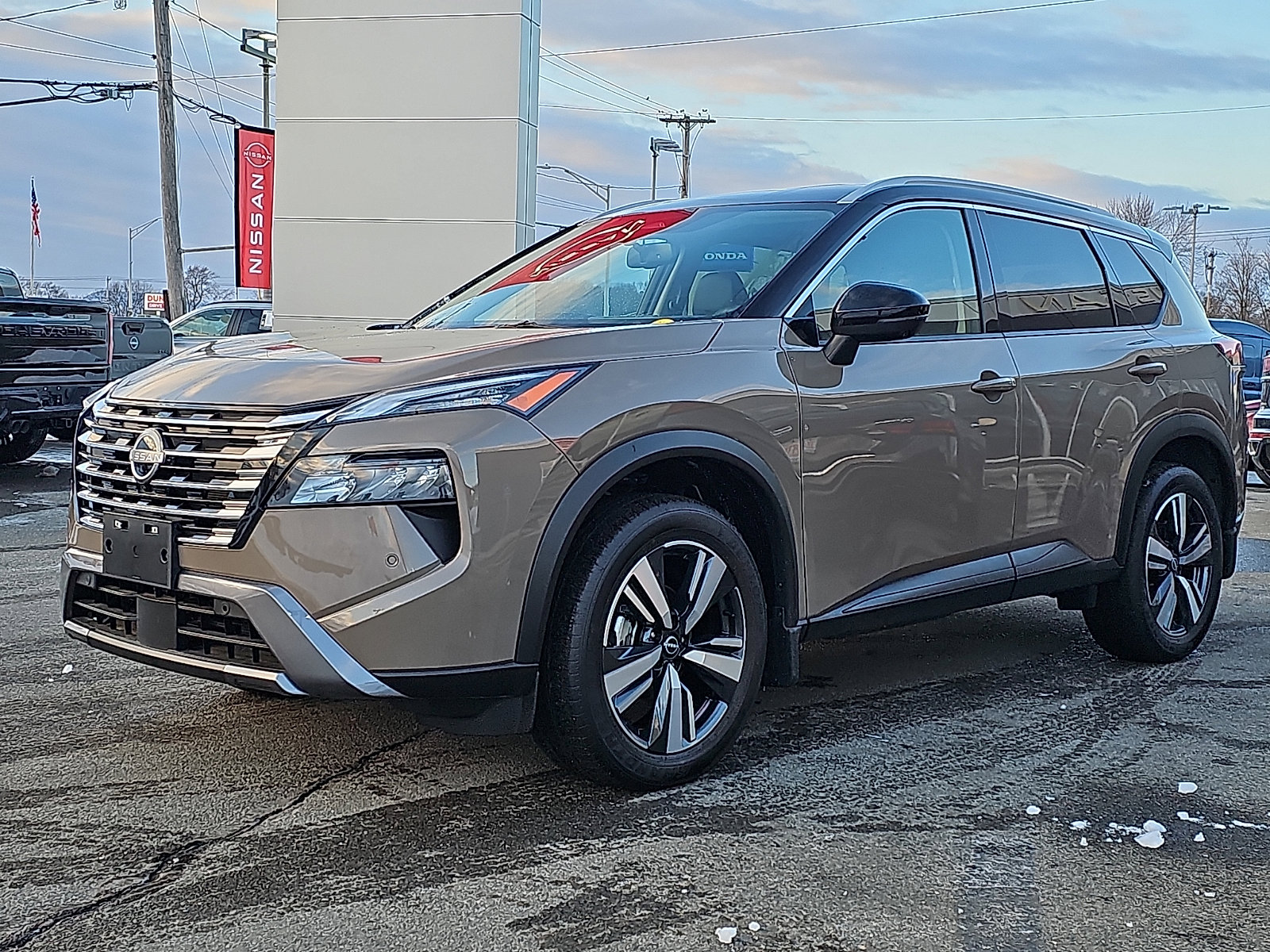 Certified 2025 Nissan Rogue SL image 3