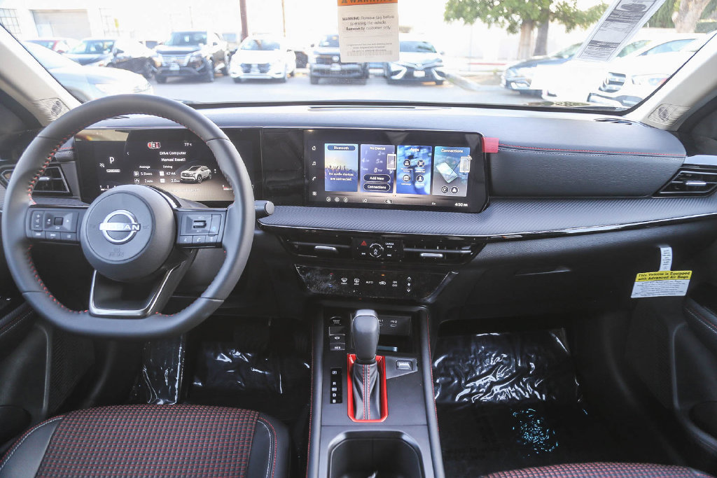 New 2026 Nissan Kicks SR w/ Illumination Package FWD image 13