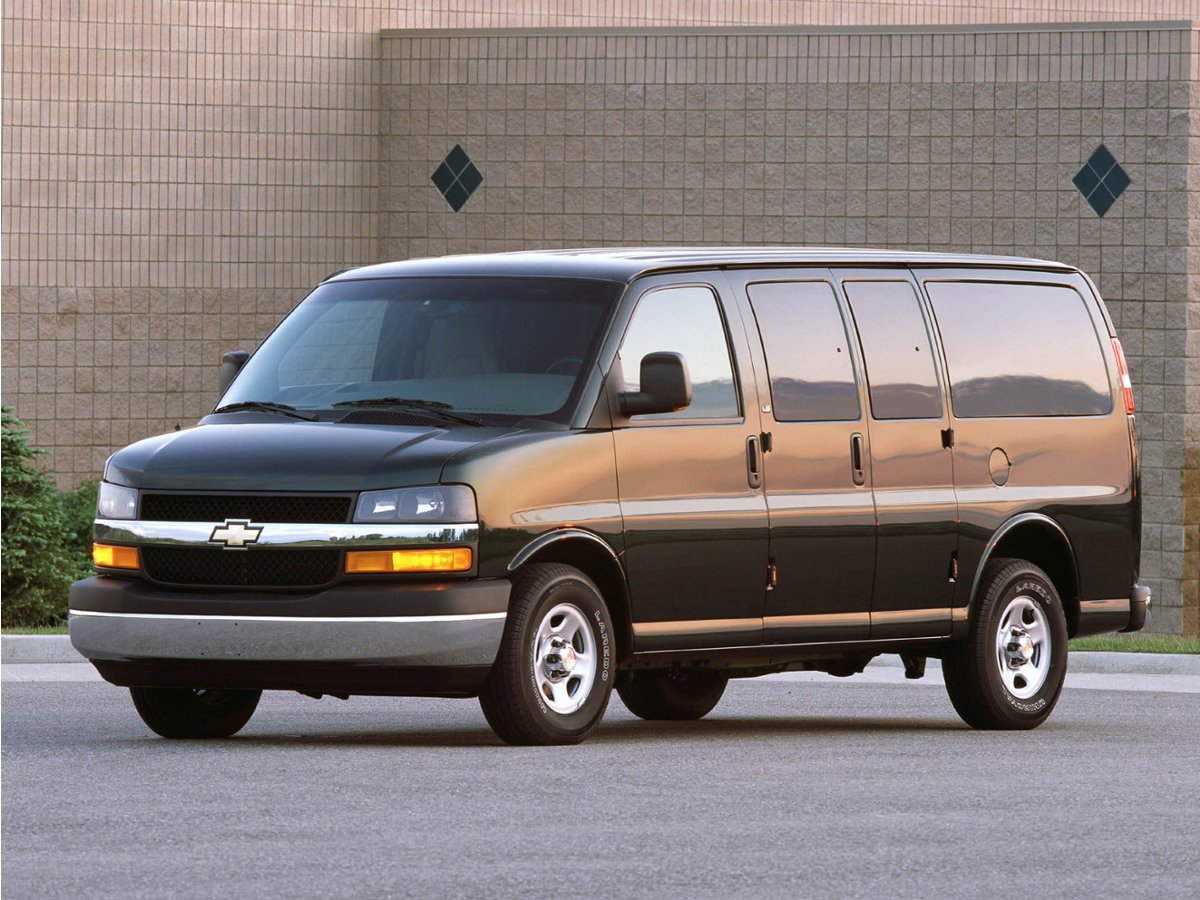 Used 2005 Chevrolet Express 2500 w/ Chrome Appearance Package RWD image 1