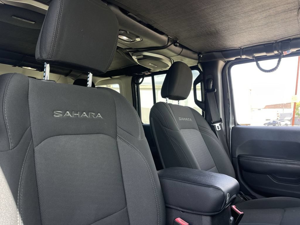 Used 2018 Jeep Wrangler Unlimited Sahara AWD/4WD image 26