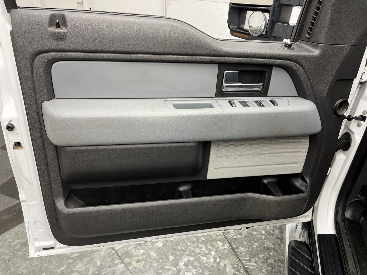 Used 2013 Ford F150 XLT w/ Mid Equipment Group AWD/4WD image 8