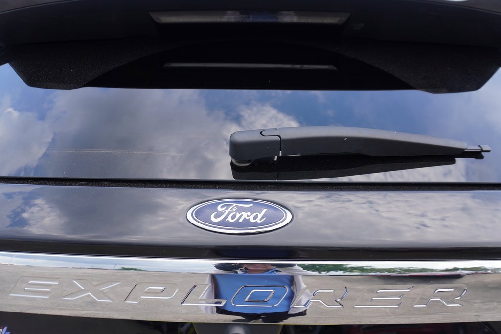 Used 2024 Ford Explorer XLT image 30