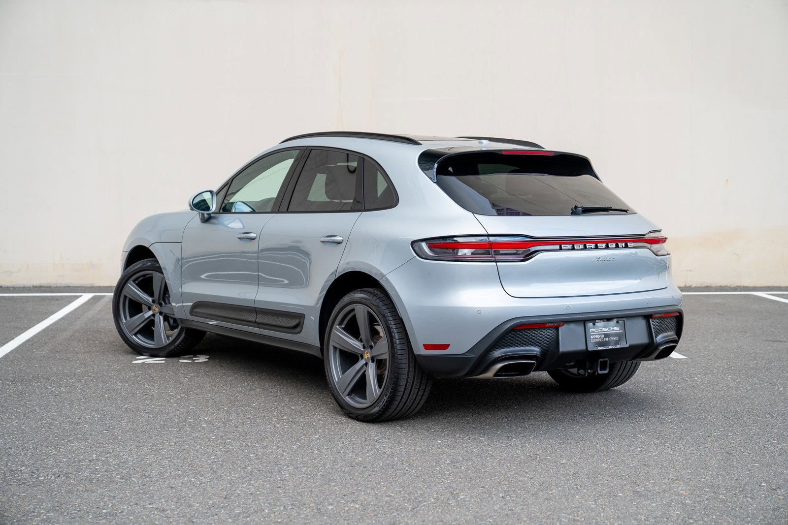 Used 2025 Porsche Macan image 3