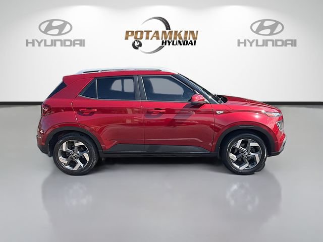 Certified 2024 Hyundai Venue SEL FWD image 4