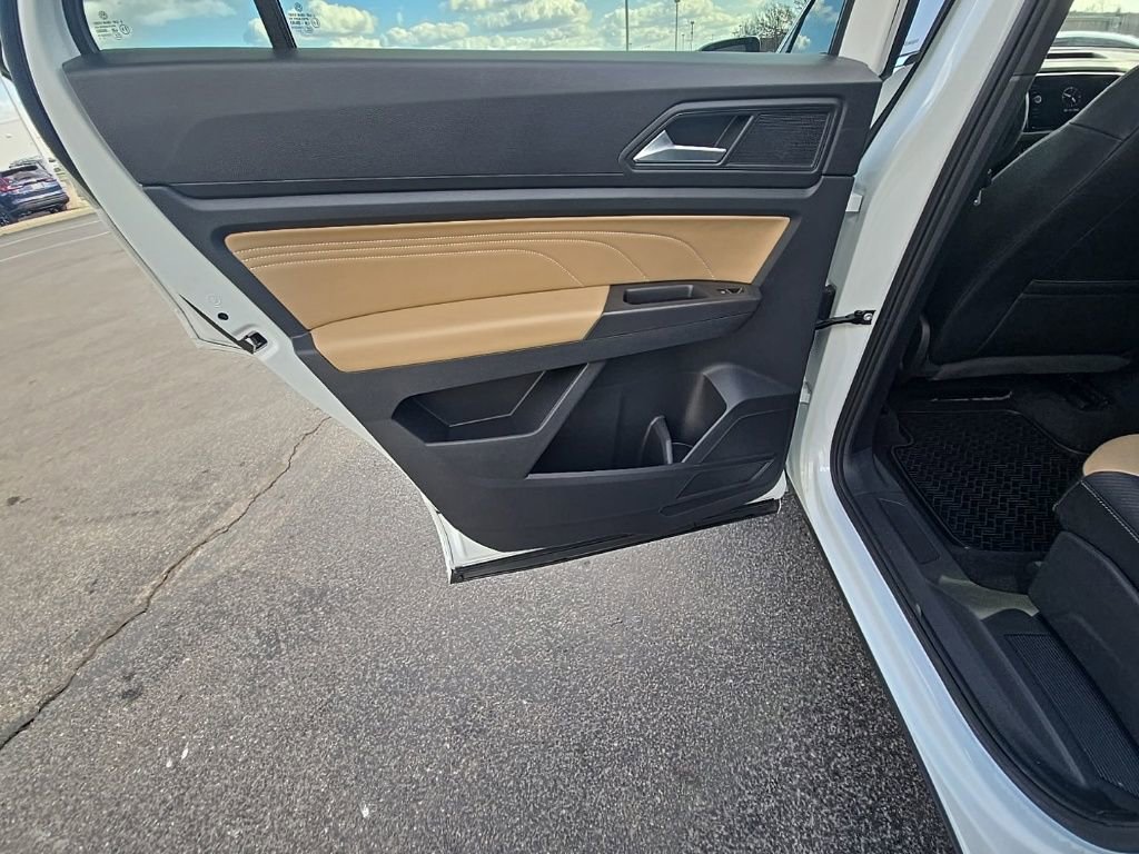 Used 2022 Volkswagen Atlas Cross Sport SEL R-Line image 26