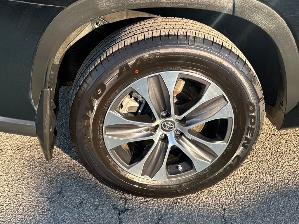 Used 2024 Toyota Highlander XLE image 45