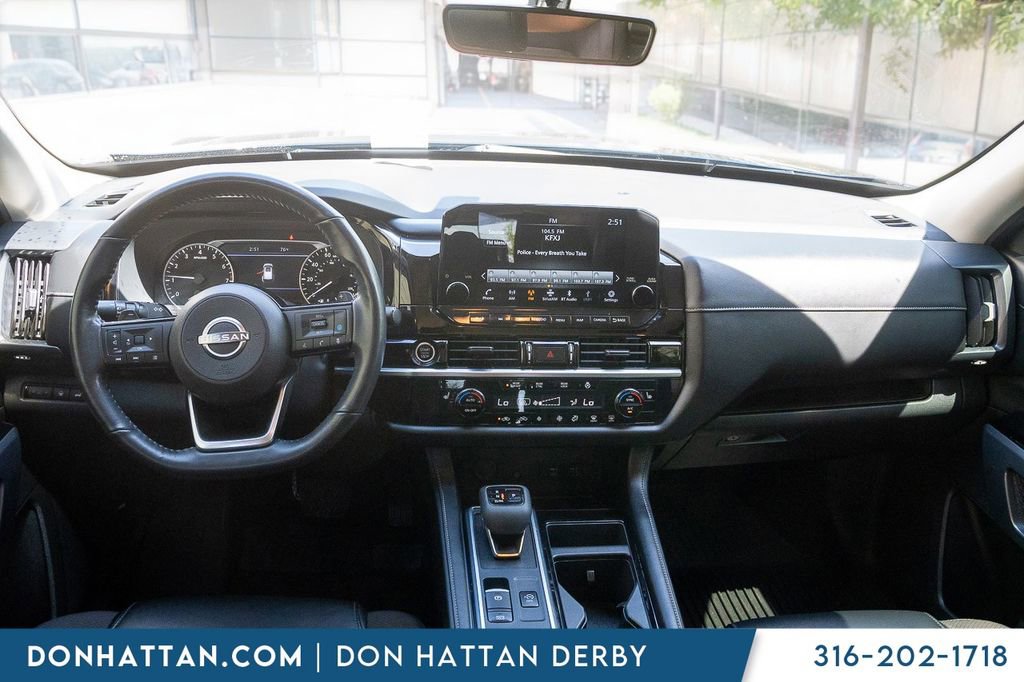 Used 2023 Nissan Pathfinder SL AWD/4WD image 3