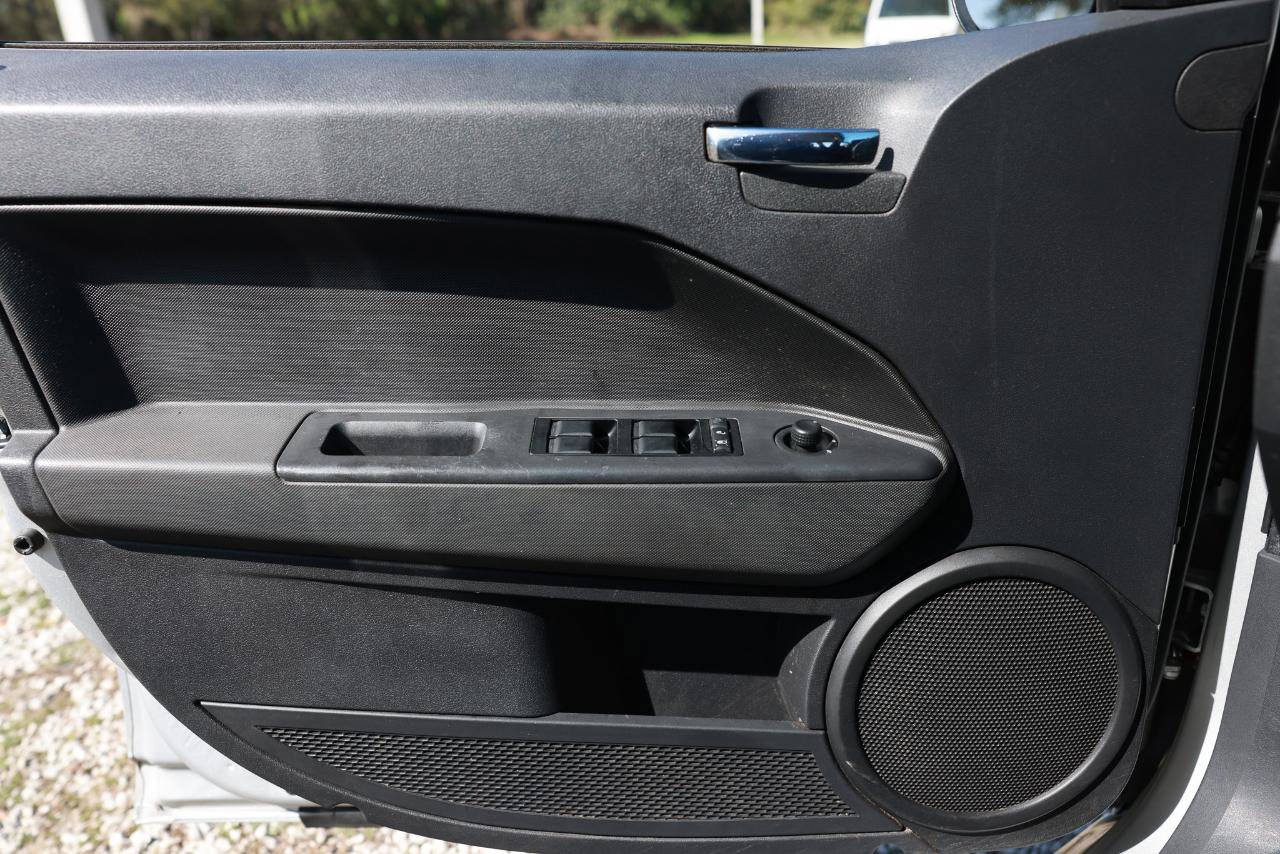 Used 2009 Dodge Caliber SXT image 38