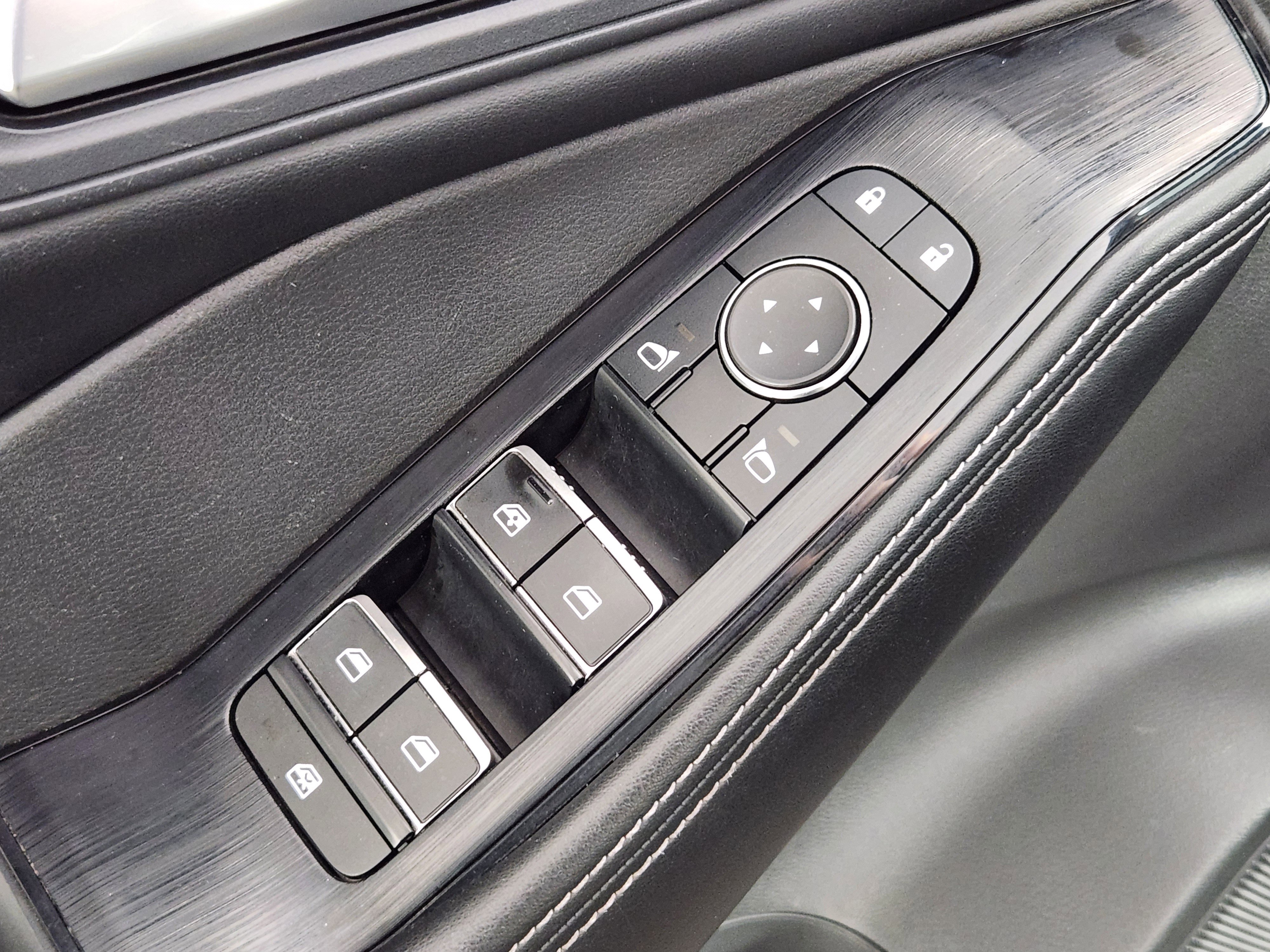 Used 2023 Nissan Rogue SL w/ SL Premium Package image 17