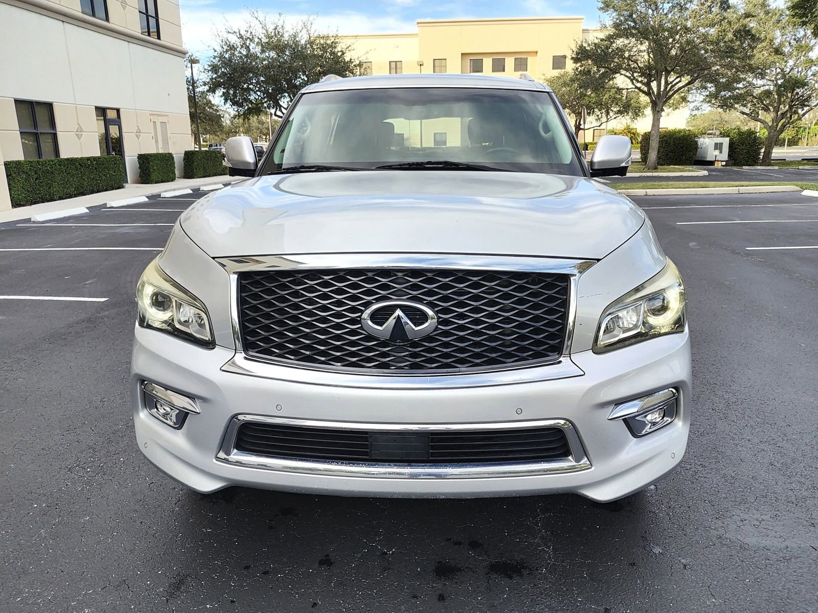 Used 2017 INFINITI QX80 Sport Utility 4D image 4