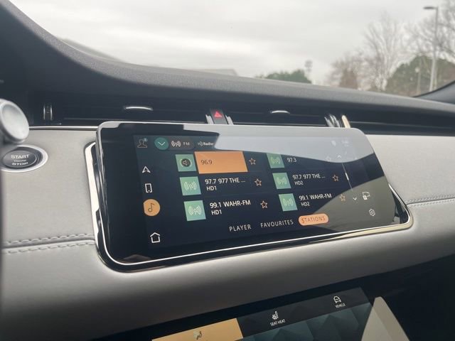 Used 2022 Land Rover Range Rover Evoque R-Dynamic SE image 25