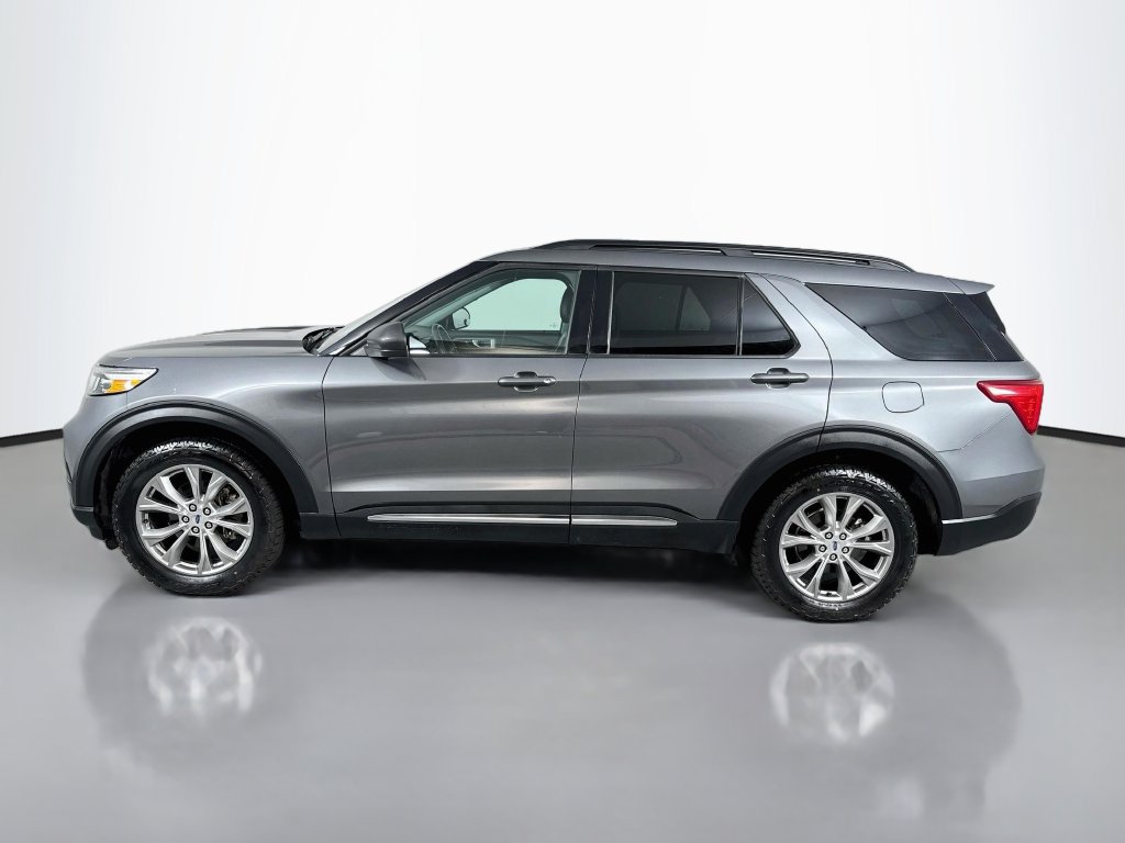 Used 2023 Ford Explorer XLT w/ Equipment Group 202A AWD/4WD image 9