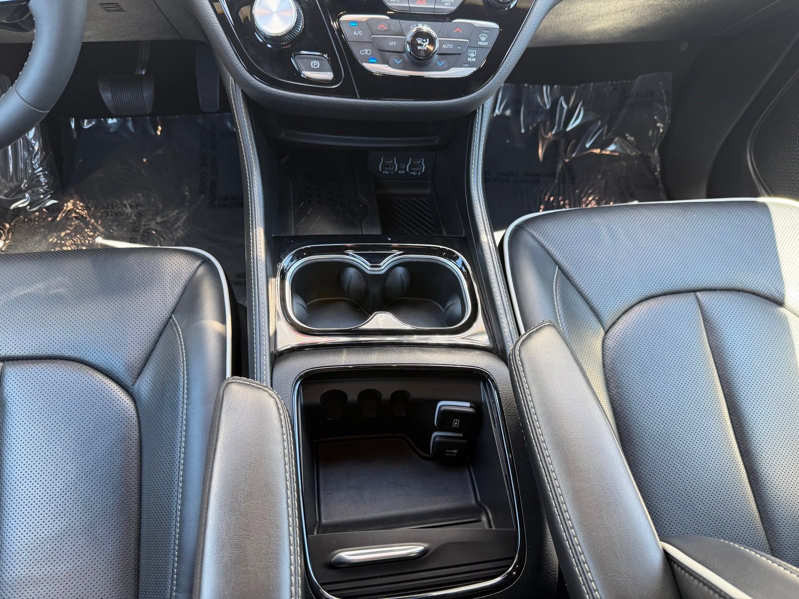 Used 2025 Chrysler Pacifica Limited FWD image 16