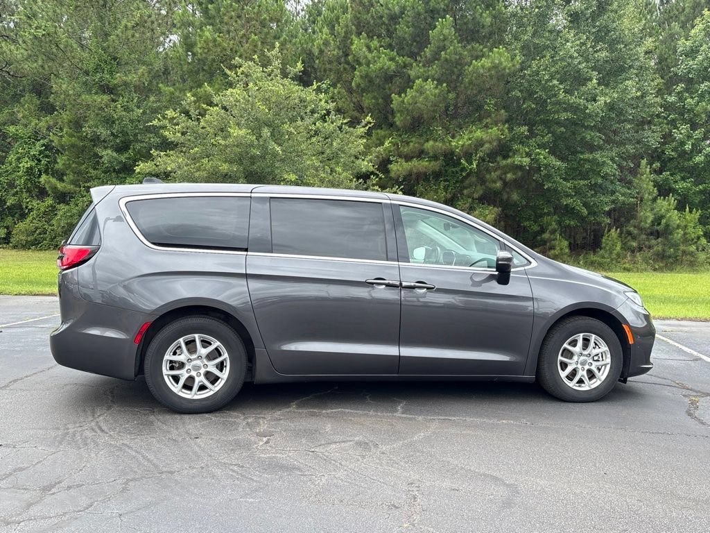 Used 2023 Chrysler Pacifica Touring-L FWD image 29