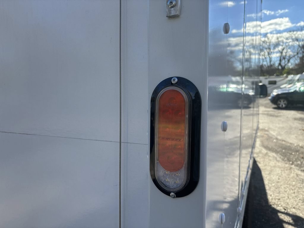 New 2024 Ford E-450 and Econoline 450 Super Duty w/ Power Windows & Locks Group RWD image 31